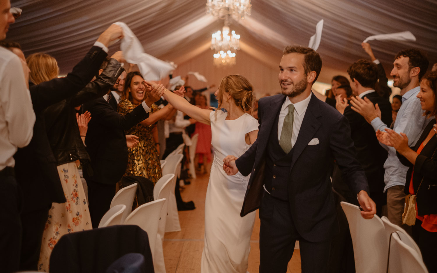 Entrée en salle pour le diner du mariage