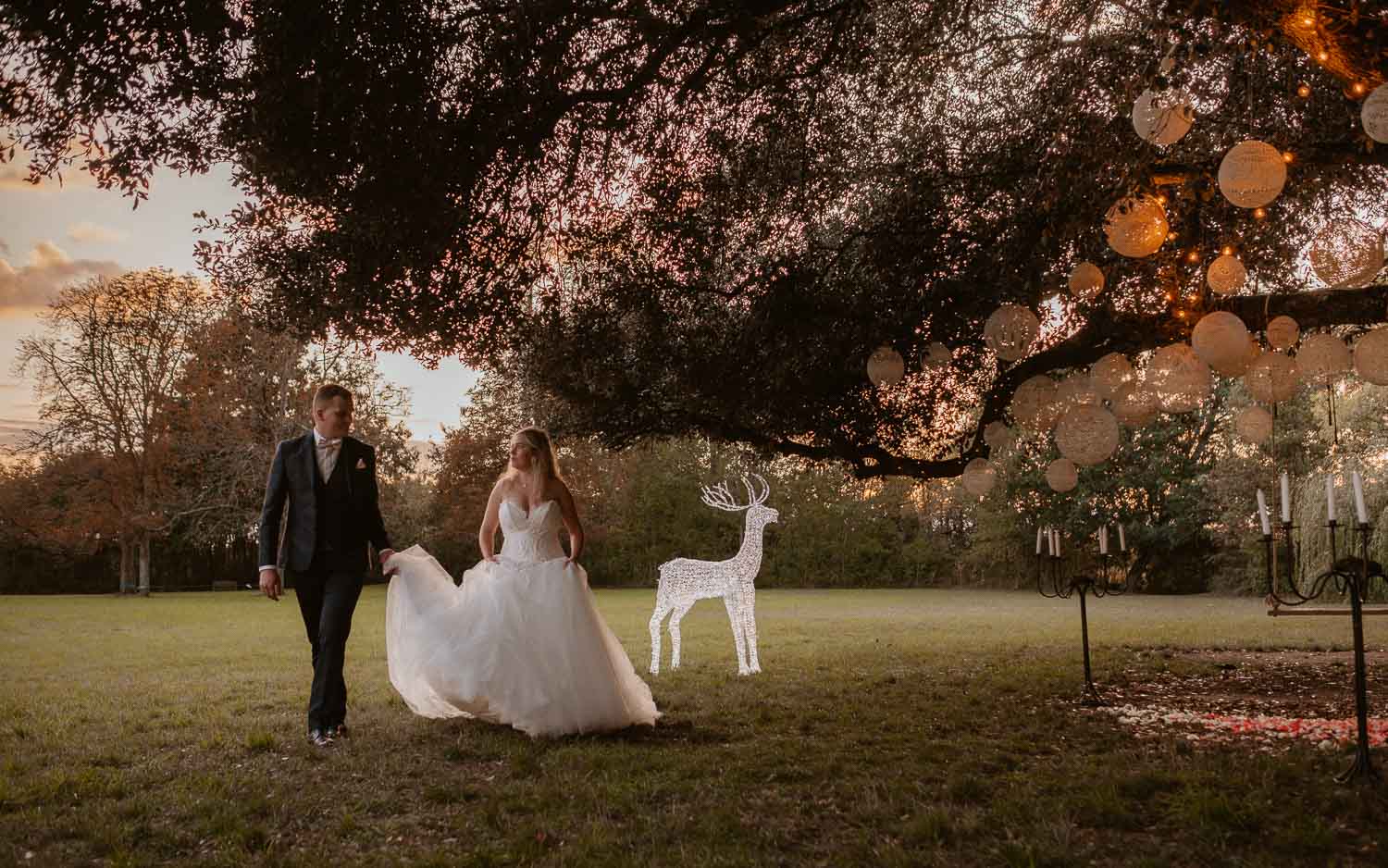 Photographies au thème Princesse d'une séance couple après mariage mise en scène avec créations MaillO design