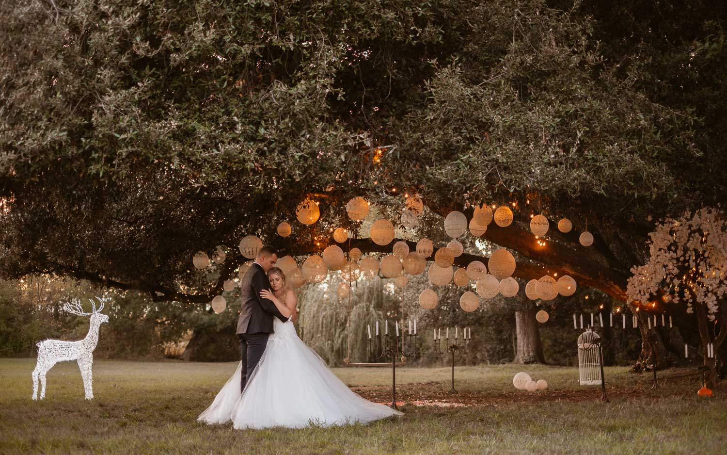 Photographies au thème Princesse d'une séance couple après mariage mise en scène avec créations MaillO design