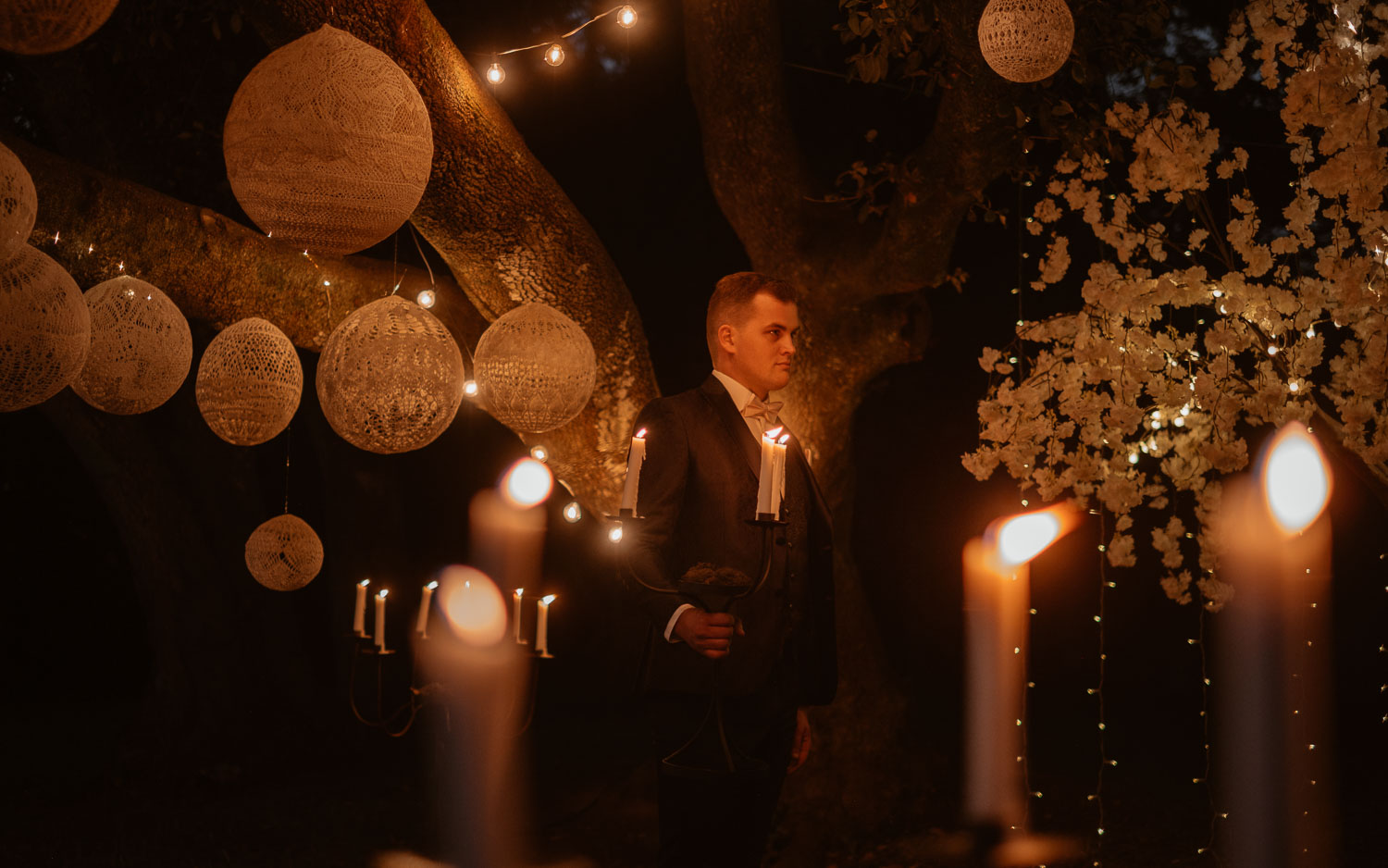 Photographies au thème Princesse d'une séance couple après mariage mise en scène avec créations MaillO design