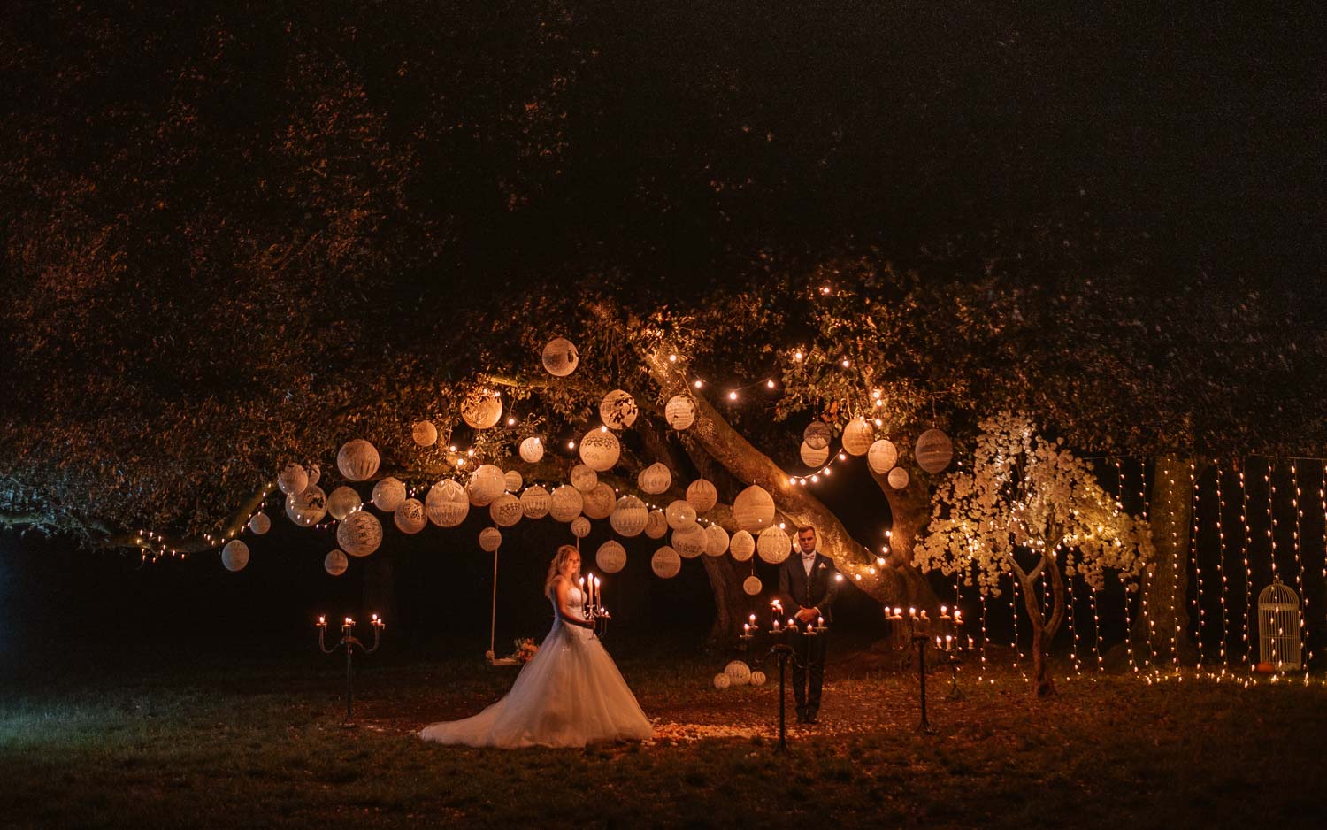 Photographies au thème Princesse d'une séance couple après mariage mise en scène avec créations MaillO design