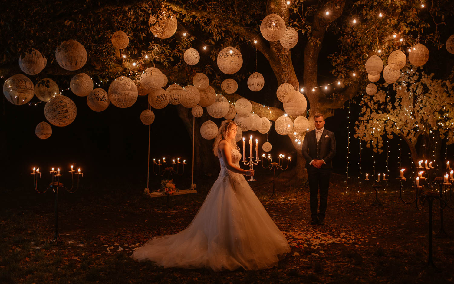 Photographies au thème Princesse d'une séance couple après mariage mise en scène avec créations MaillO design