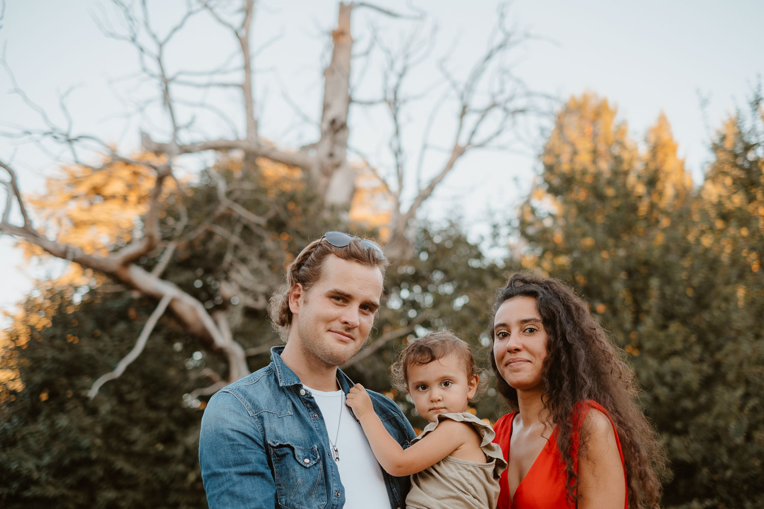 Portrait de jeunes parents au bord de l'erdre à Nantes