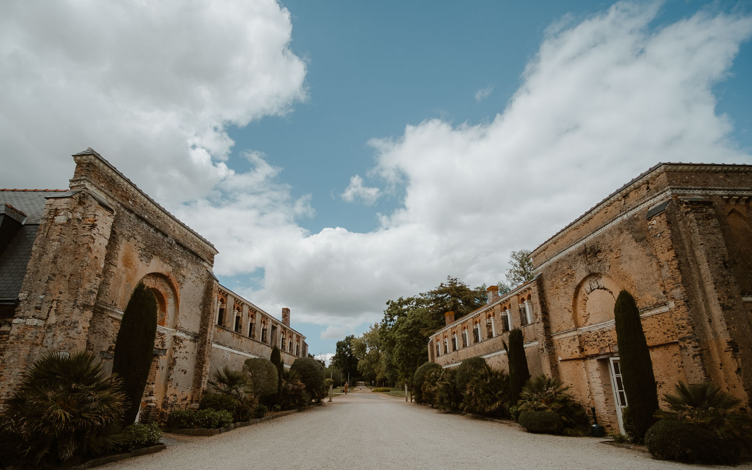 Reportage photo lifestyle d’un mariage au mois de mai au Manoir de la Jahotière