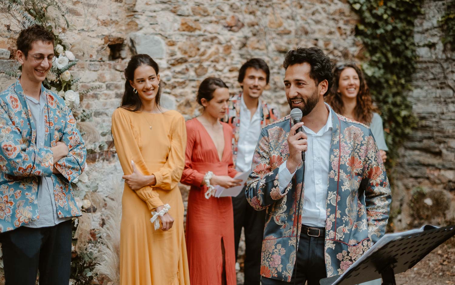 Grands enfants des mariés lors de la cérémonie laïque d’un mariage