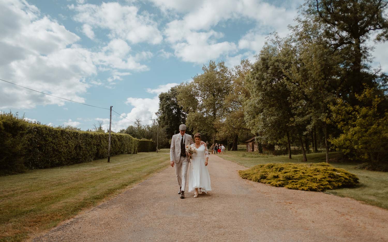 Reportage photo lifestyle d’un mariage au mois de mai au Manoir de la Jahotière