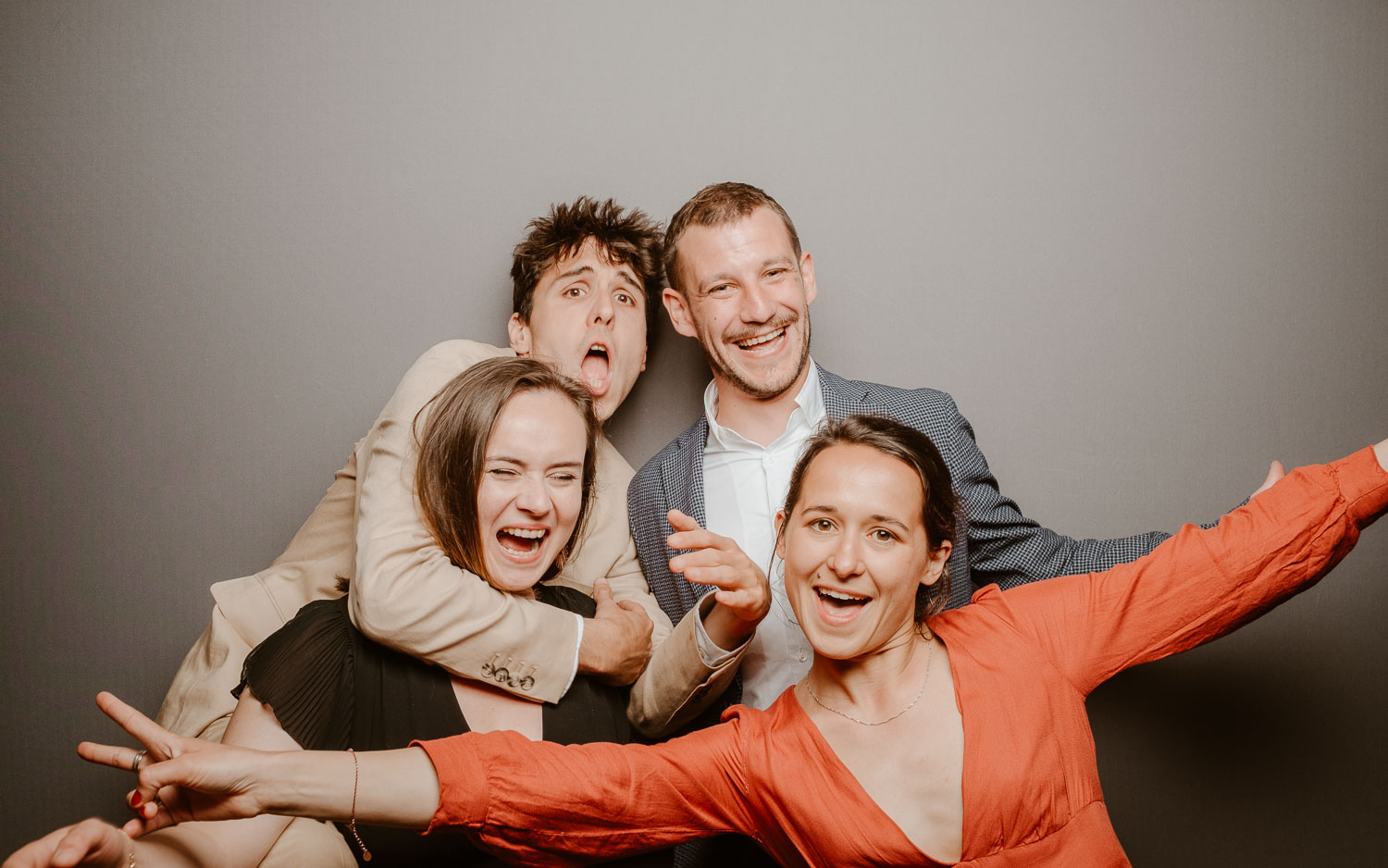 Studio photo lors de la soirée d’un mariage au Manoir de la Jahotière