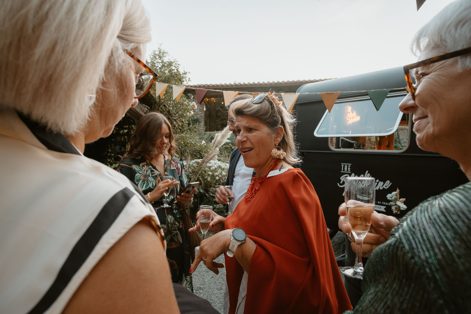 Reportage photo lifestyle et instants de vie sur un cocktail de mariage