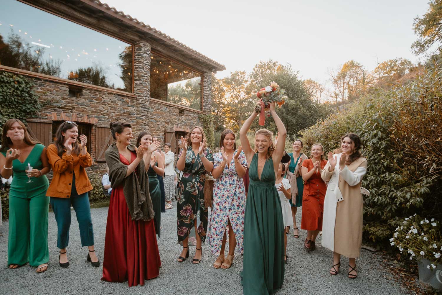 Bouquet de la mariée sur un cocktail de mariage