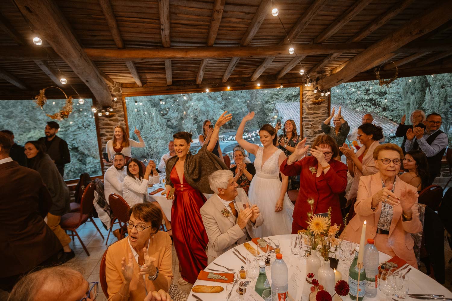 Soirée de mariage dans une magnifique salle en pierre apparente dans le 49