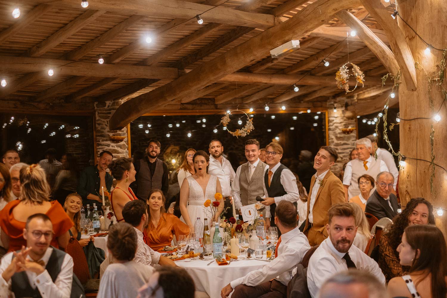 Soirée de mariage dans une magnifique salle en pierre apparente dans le 49