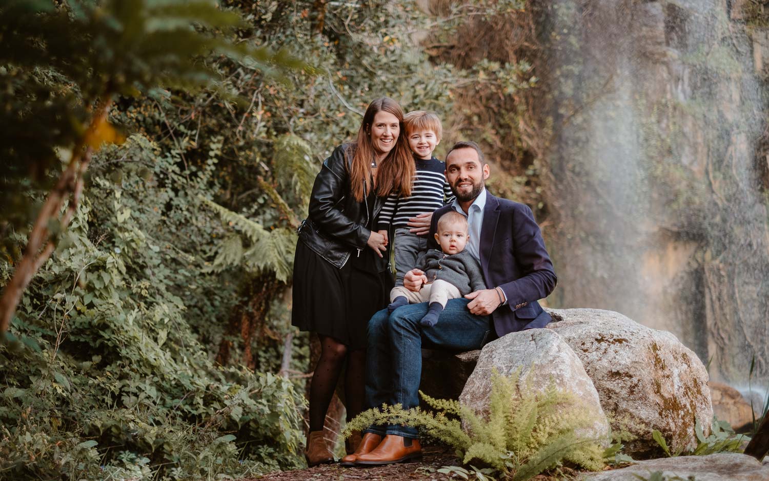 Portrait d'une jeune famille au jardin extraordinaire de Nantes