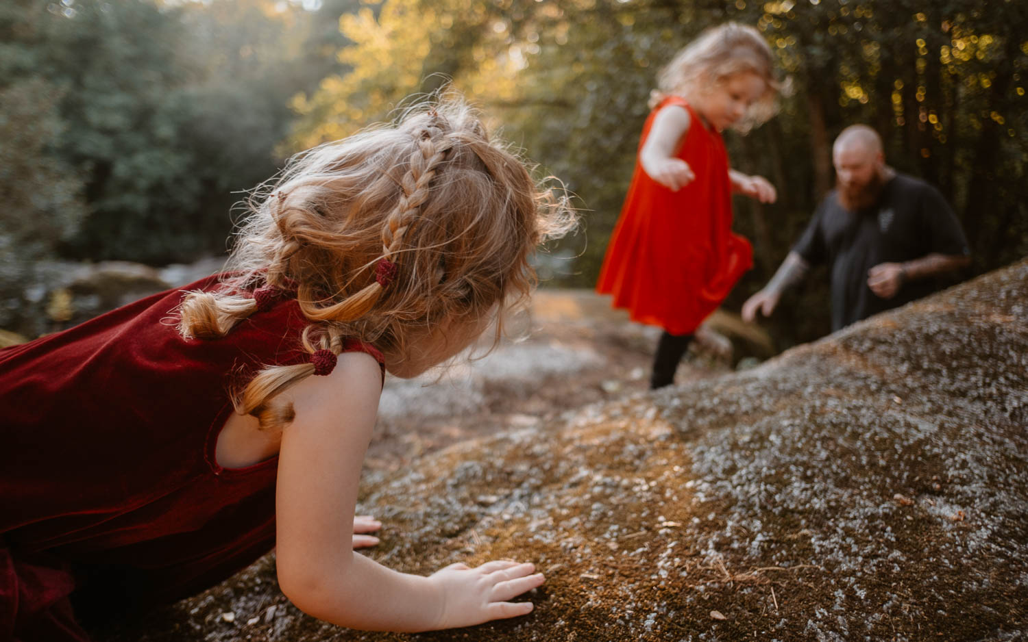 Photographies lifestyle d’une séance photo en famille en forêt à Clisson par Geoffrey Arnoldy