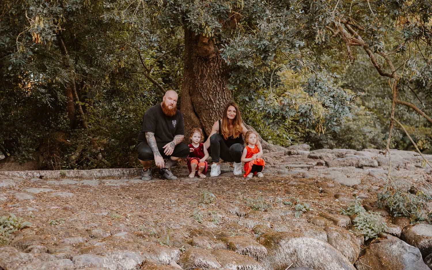 Photographies lifestyle d’une séance photo en famille en forêt à Clisson par Geoffrey Arnoldy