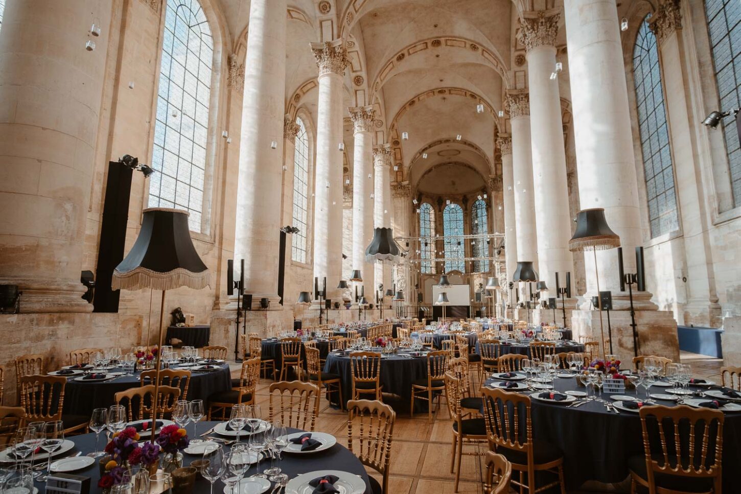 Scénographie et décoration d’un mariage comédie musicale par l’Atelier de la Fée Luciole