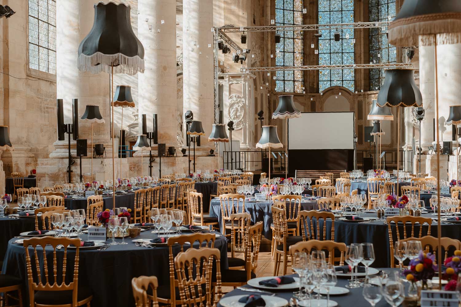 Scénographie et décoration d’un mariage comédie musicale par l’Atelier de la Fée Luciole