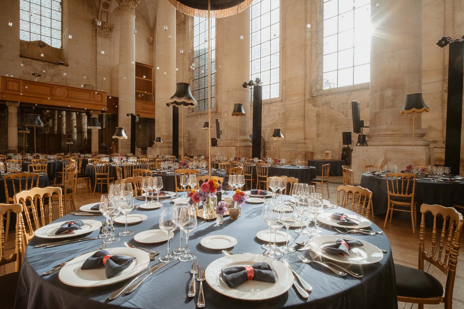 Scénographie et décoration d’un mariage comédie musicale par l’Atelier de la Fée Luciole