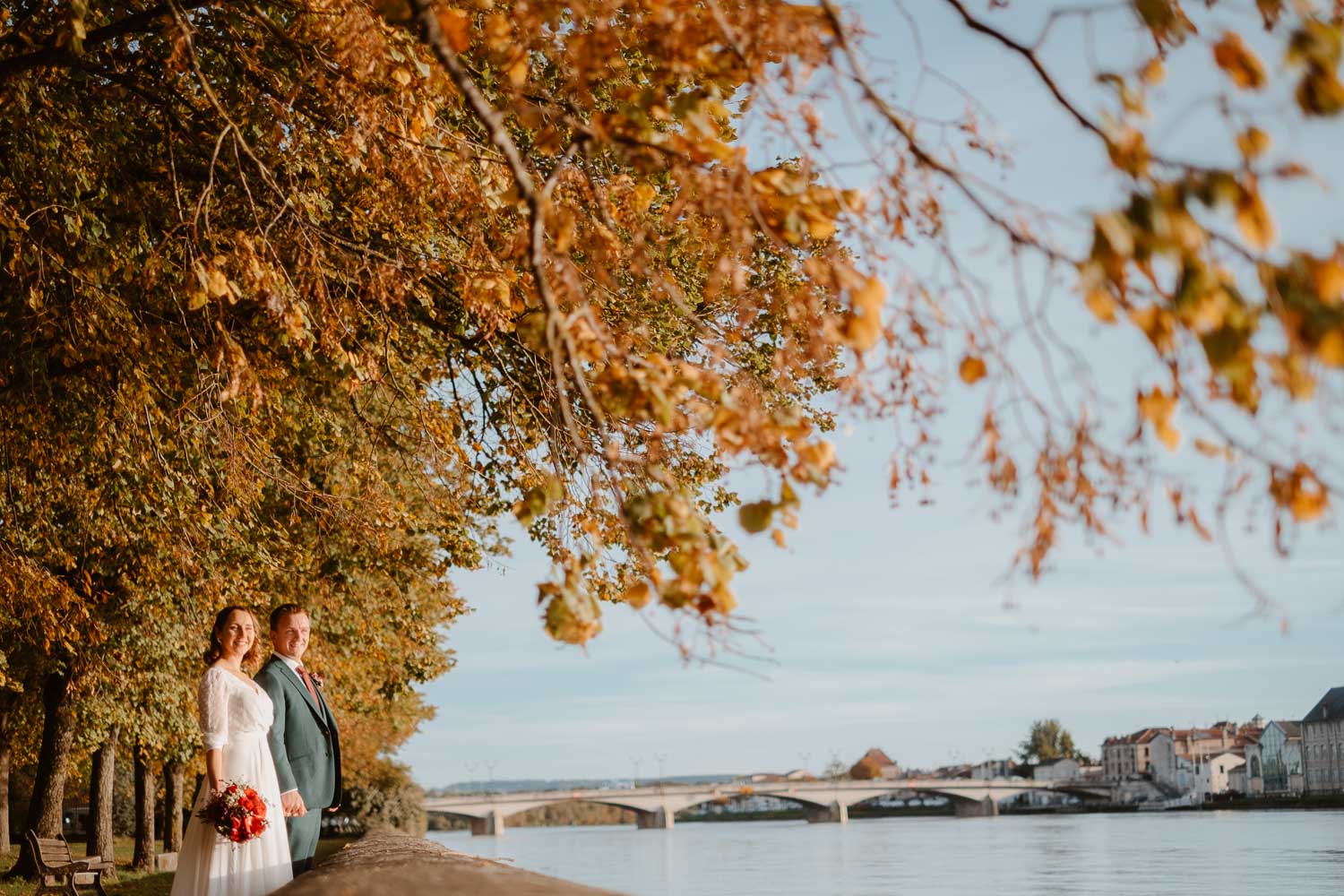 Photographies de couple d’un mariage d’automne à l’abbaye des prémontrés