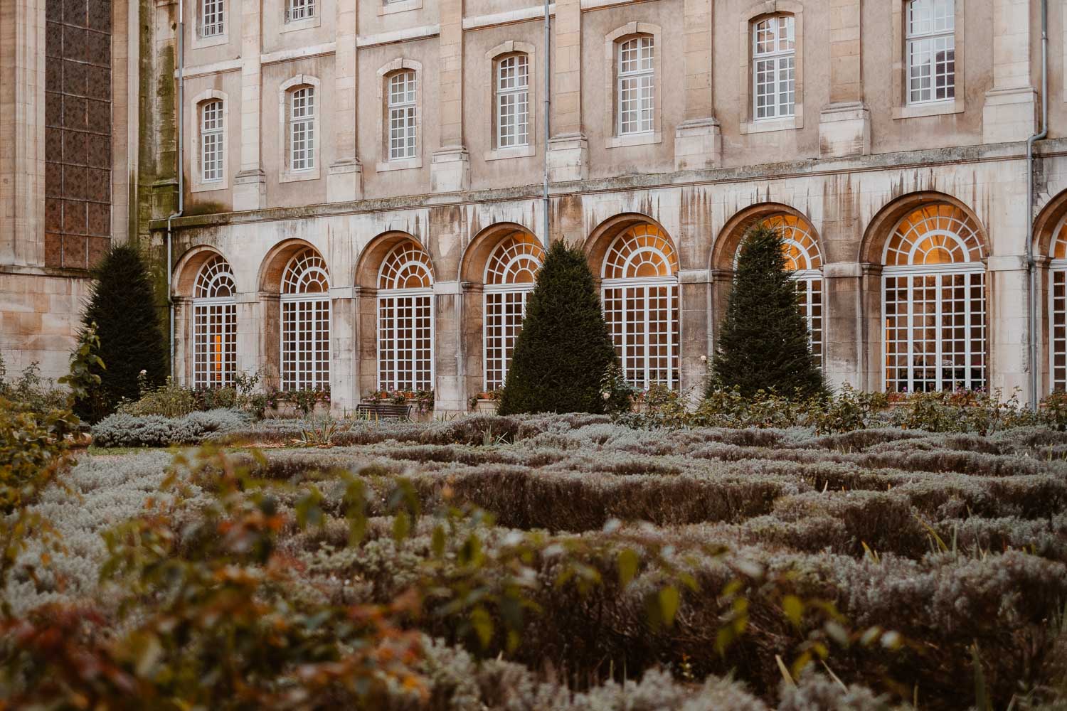 Reportage photo lifestyle d’un mariage d’automne à l’abbaye des prémontrés