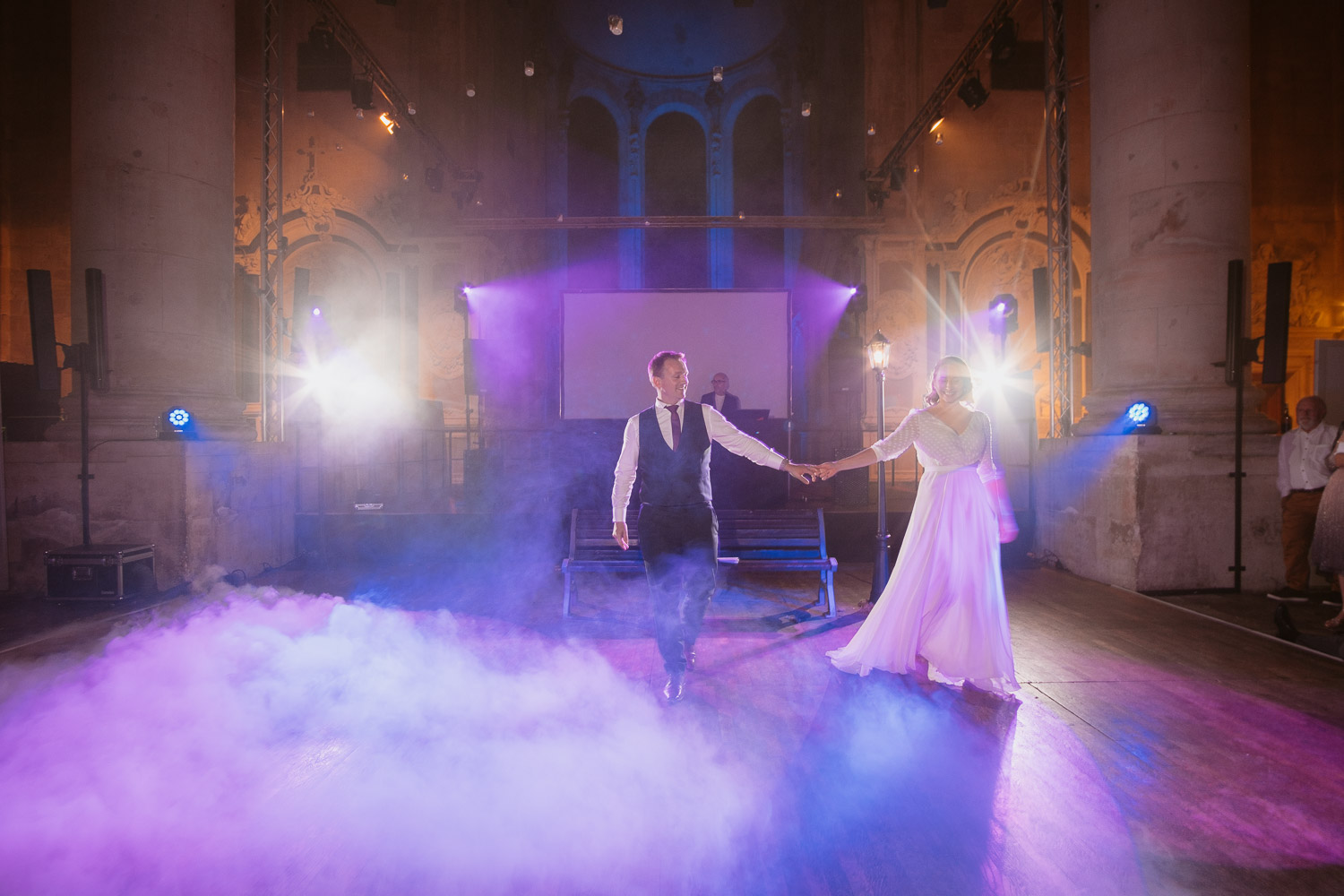 Ouverture de bal façon comédie musicale lors d'un mariage au sein de la magnifique Abbaye des Prémontrés