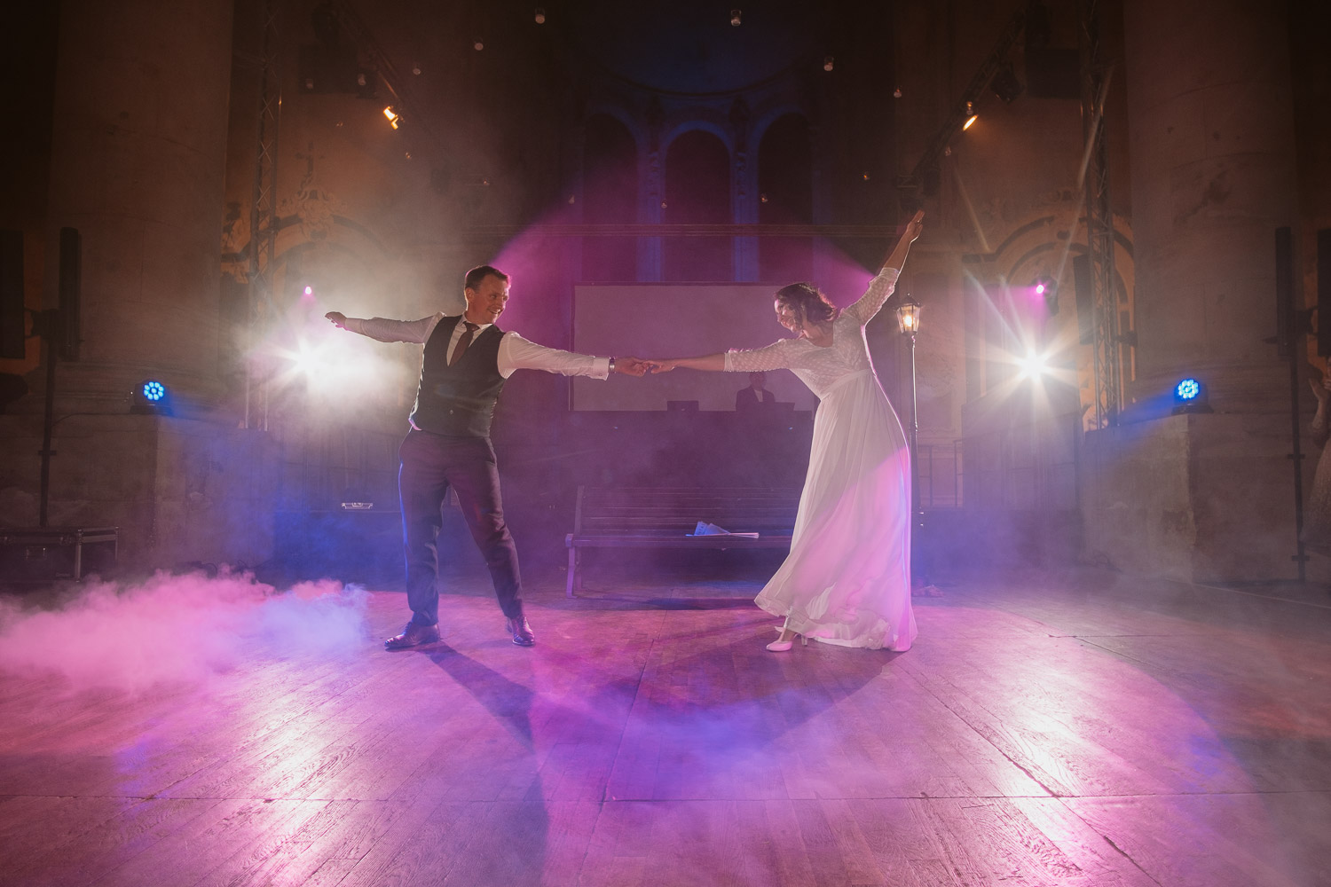Ouverture de bal façon comédie musicale lors d'un mariage au sein de la magnifique Abbaye des Prémontrés