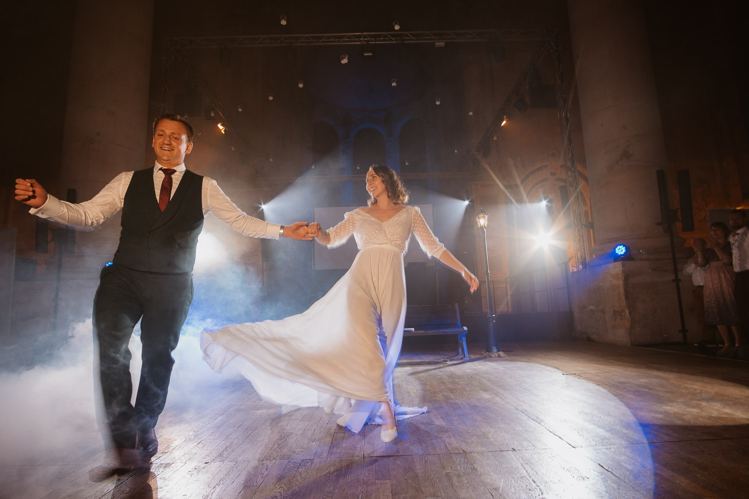 Ouverture de bal façon comédie musicale lors d'un mariage au sein de la magnifique Abbaye des Prémontrés