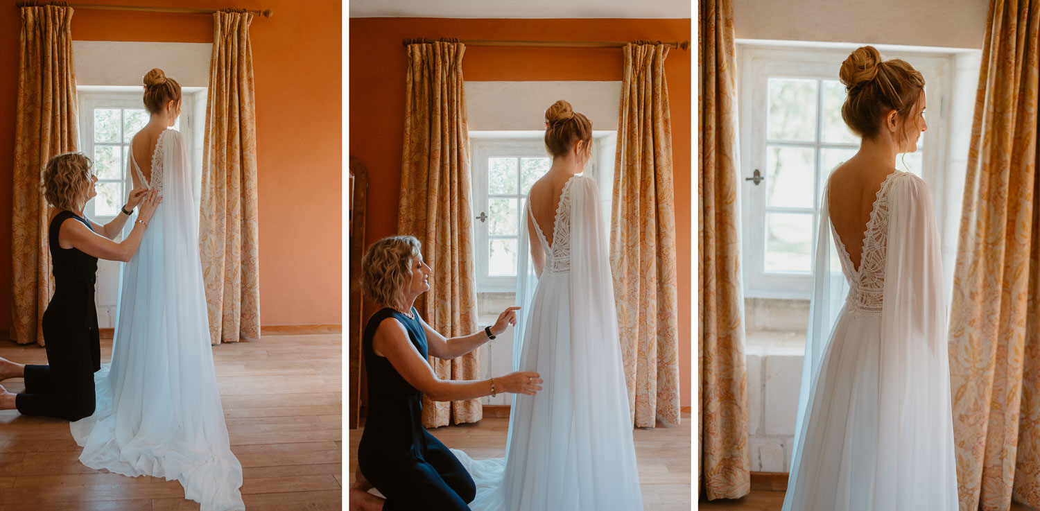 Mariée et sa maman lors des préparatifs d’un mariage en septembre