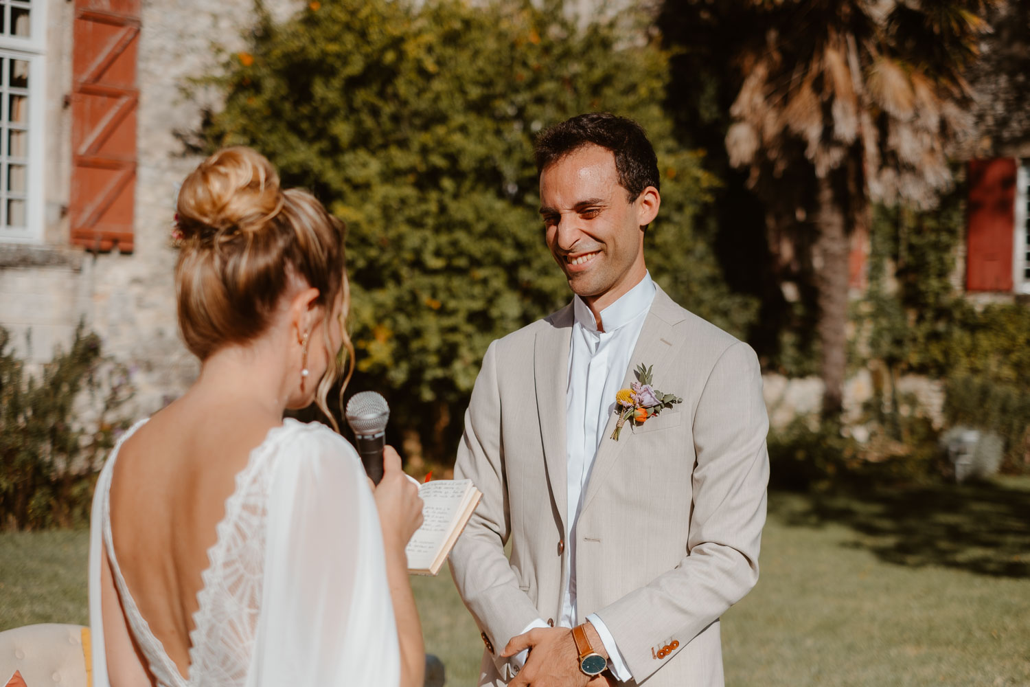 Voeux des mariés lors d'une cérémonie laïque d’un mariage au Château de Théon en Charente Maritime