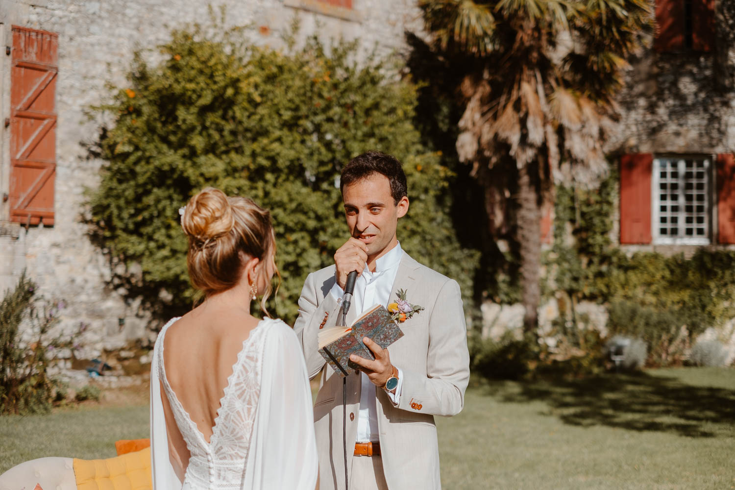 Voeux des mariés lors d'une cérémonie laïque d’un mariage au Château de Théon en Charente Maritime