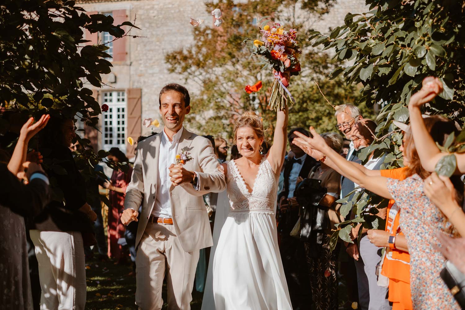 Sortie de mariés lors d'une cérémonie laïque d’un mariage en Charente Maritime