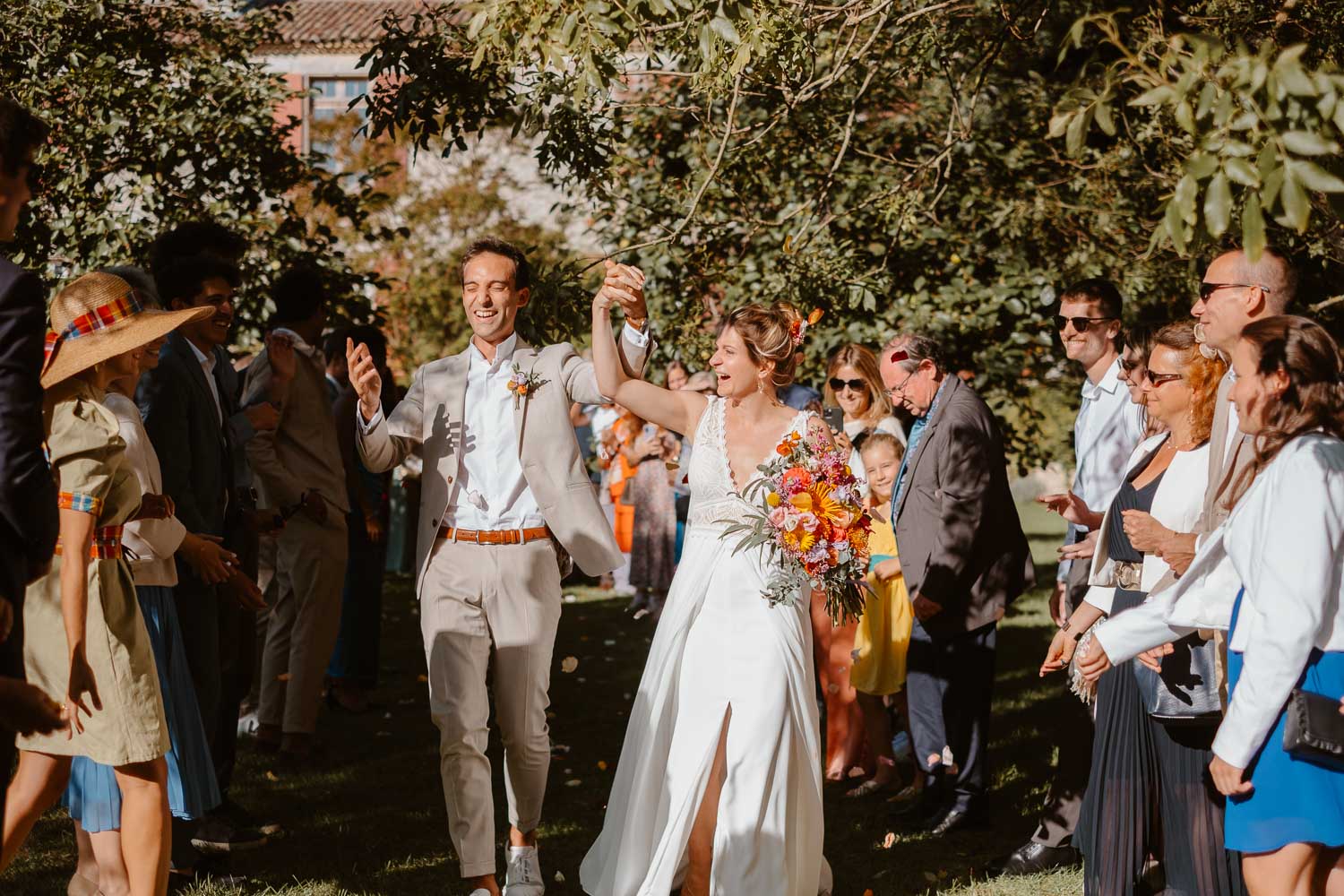 Sortie de mariés lors d'une cérémonie laïque d’un mariage en Charente Maritime