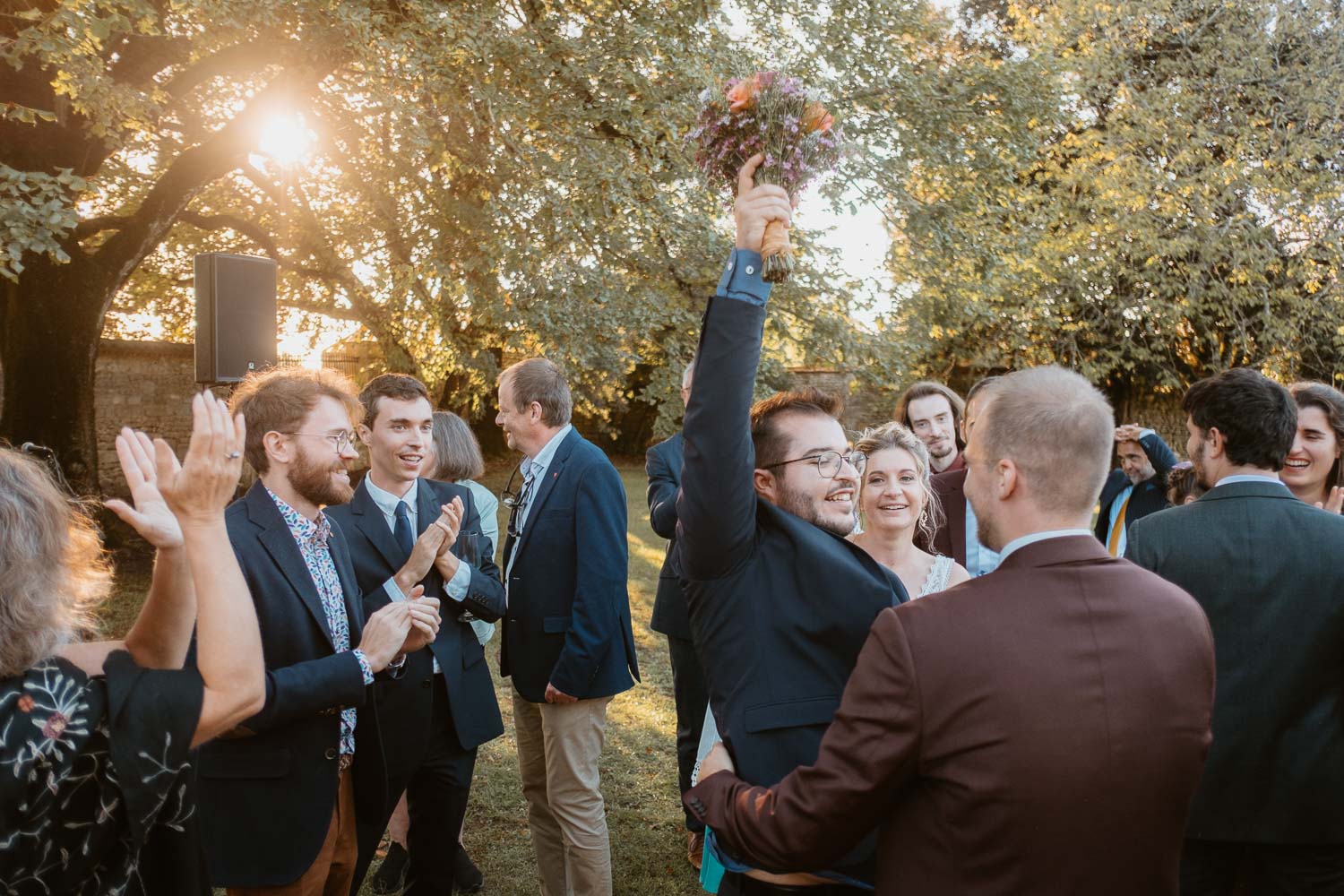 Jeux et instants de vie sur un cocktail de mariage