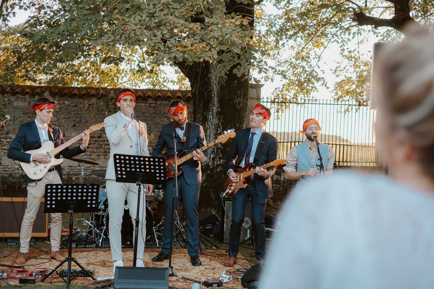 Marié et son groupe de pop rock sur un cocktail de mariage au Château de Théon