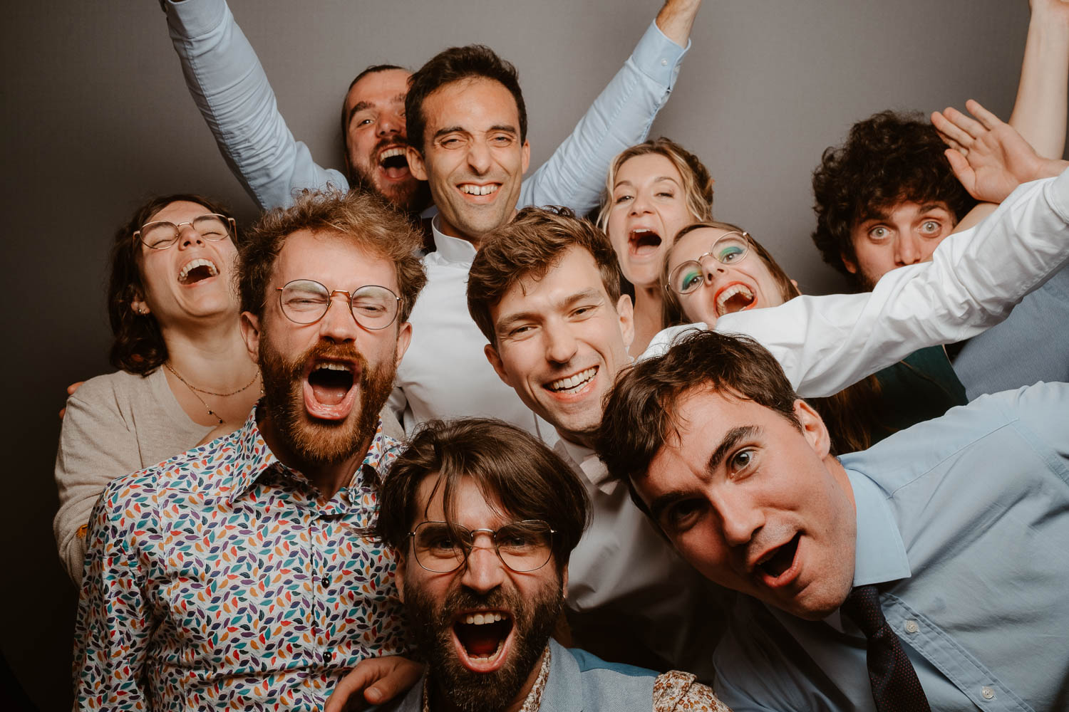 Studio photo lors de la soirée d’un mariage au Château de Théon en Charente Maritime