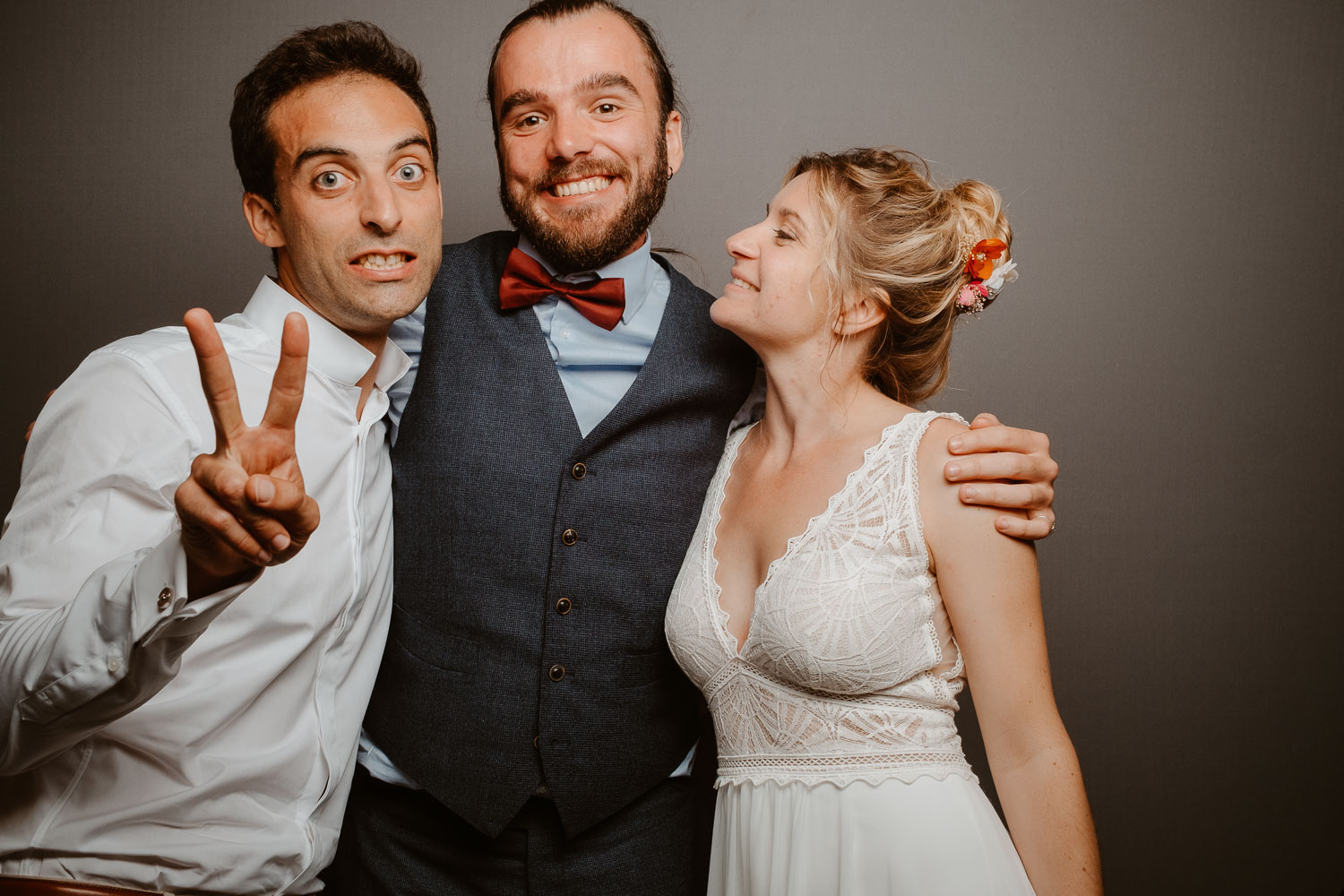 Studio photo lors de la soirée d’un mariage au Château de Théon en Charente Maritime