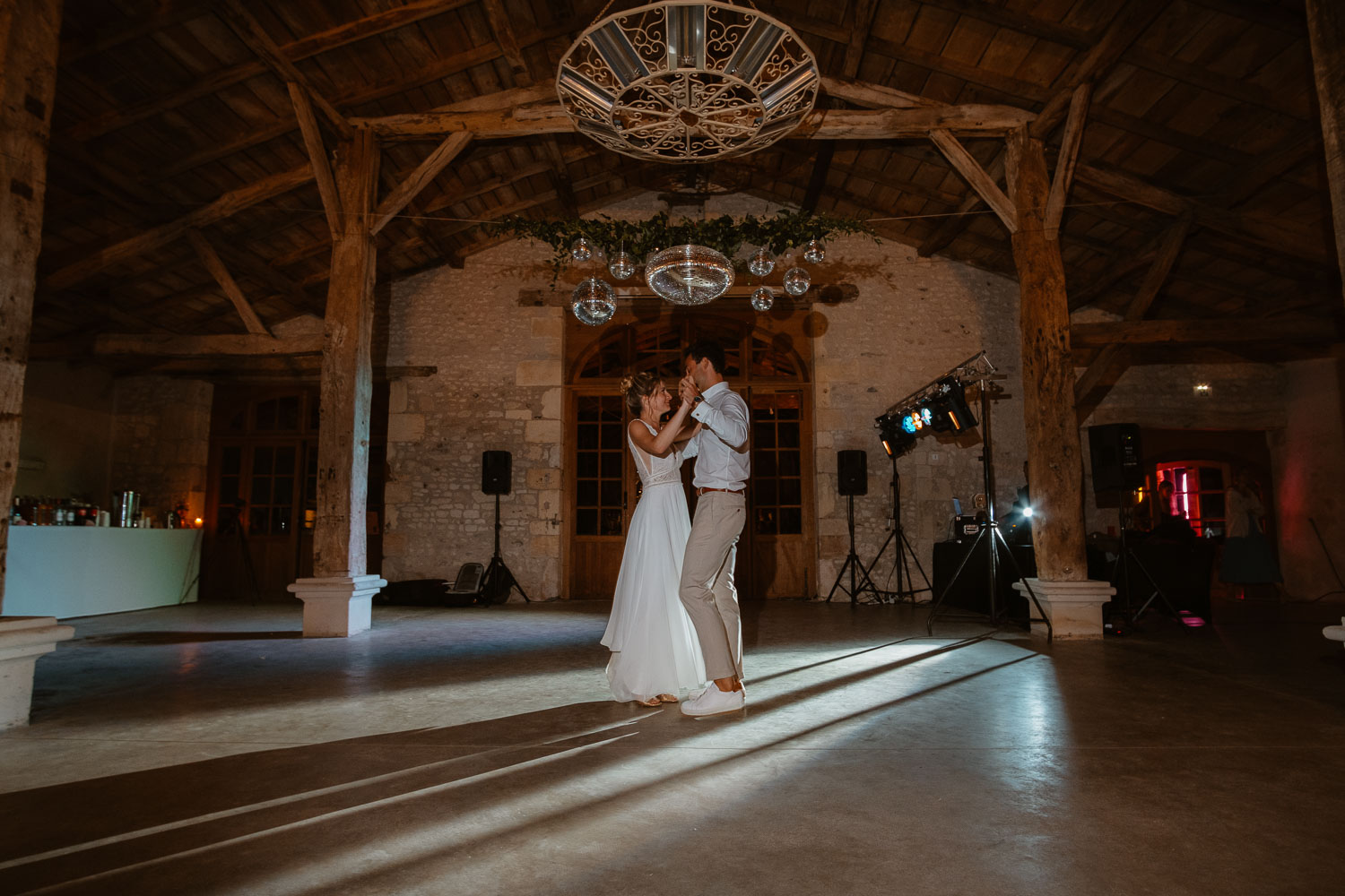 Première danse et ouverture de bal par les jeunes mariés au Château de Théon en Charente Maritime