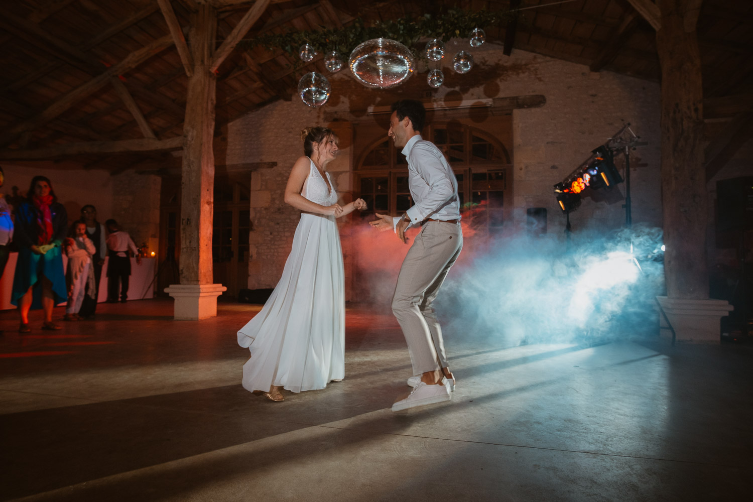 Première danse et ouverture de bal par les jeunes mariés au Château de Théon en Charente Maritime