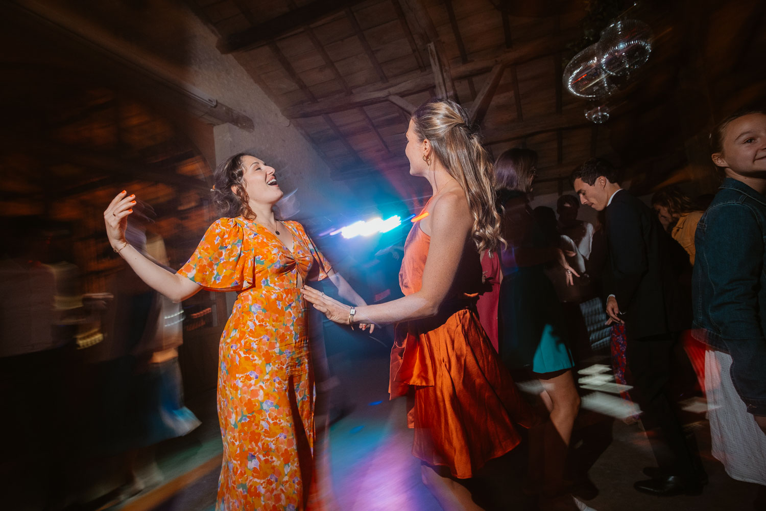 Soirée dansante et bal lors d’un mariage au Château de Théon