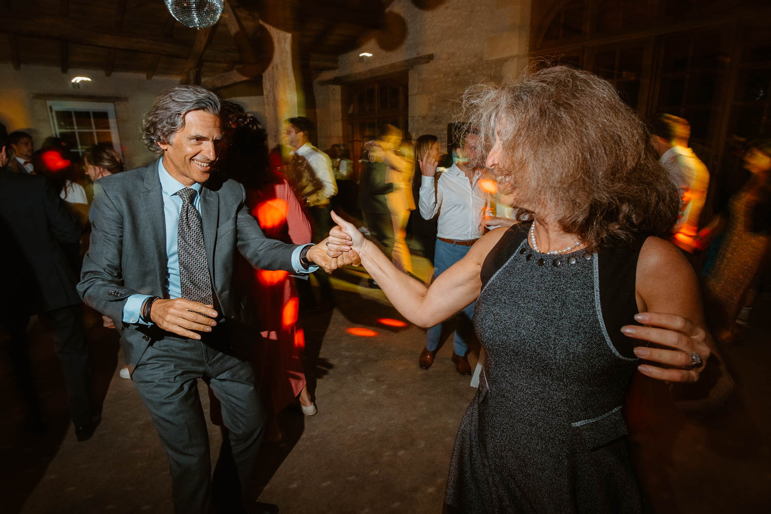 Soirée dansante et bal lors d’un mariage au Château de Théon