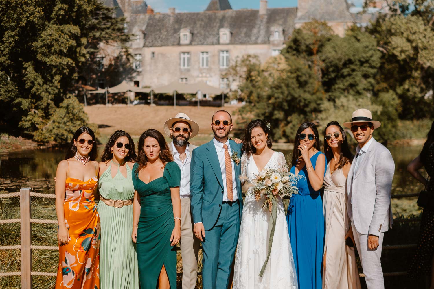 Photos de groupe sur un cocktail au chateau du pordor à Avessac