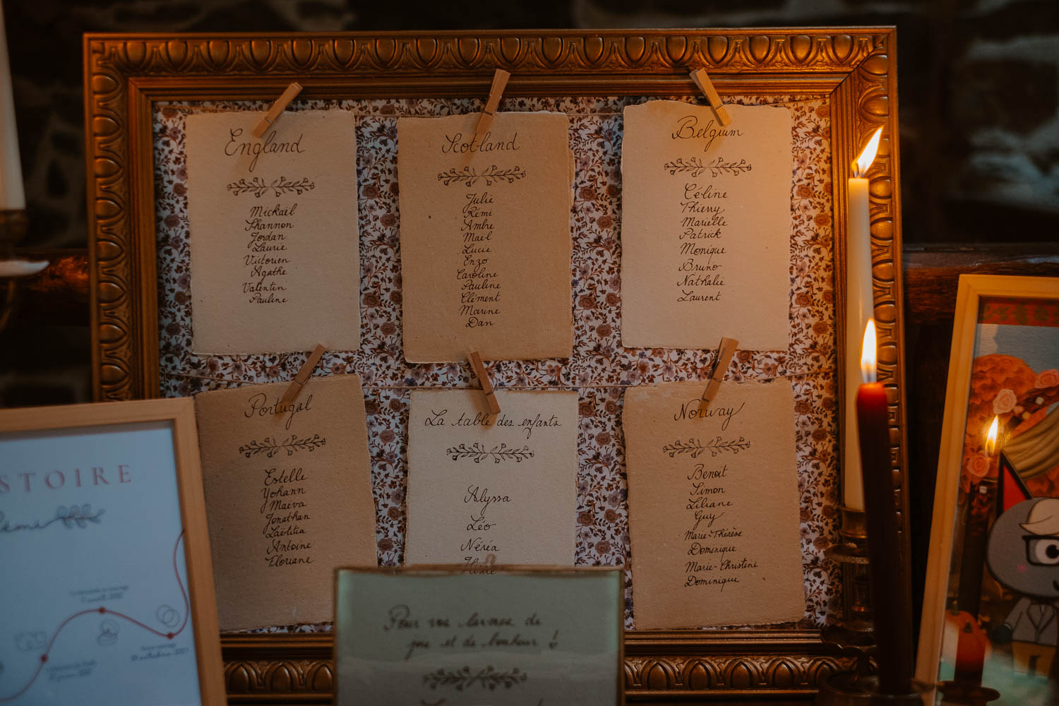 Ambiance cosy sur un mariage d’automne avec fleurs d’automne bois et bougies