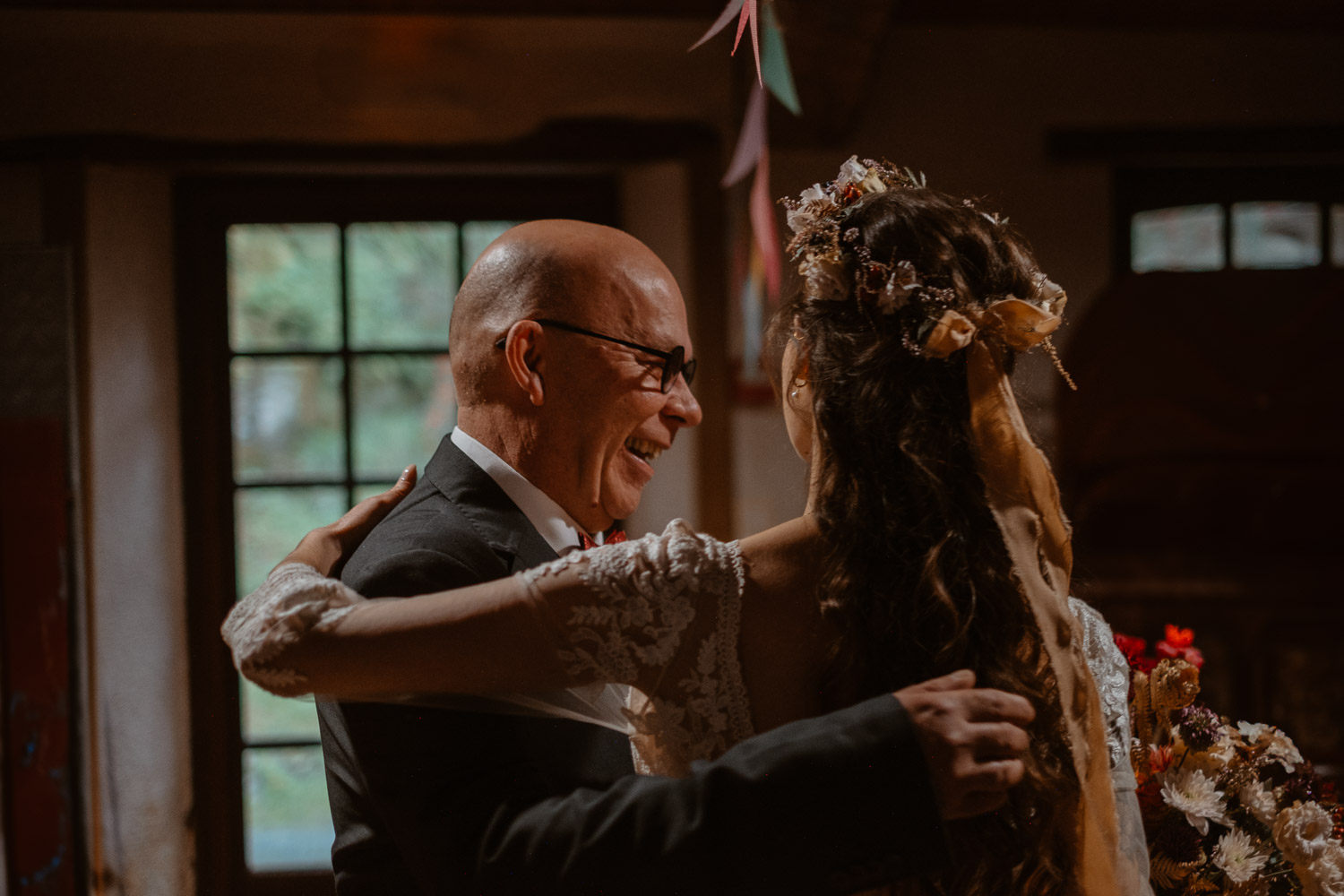 Future mariée retrouve son père avant la cérémonie