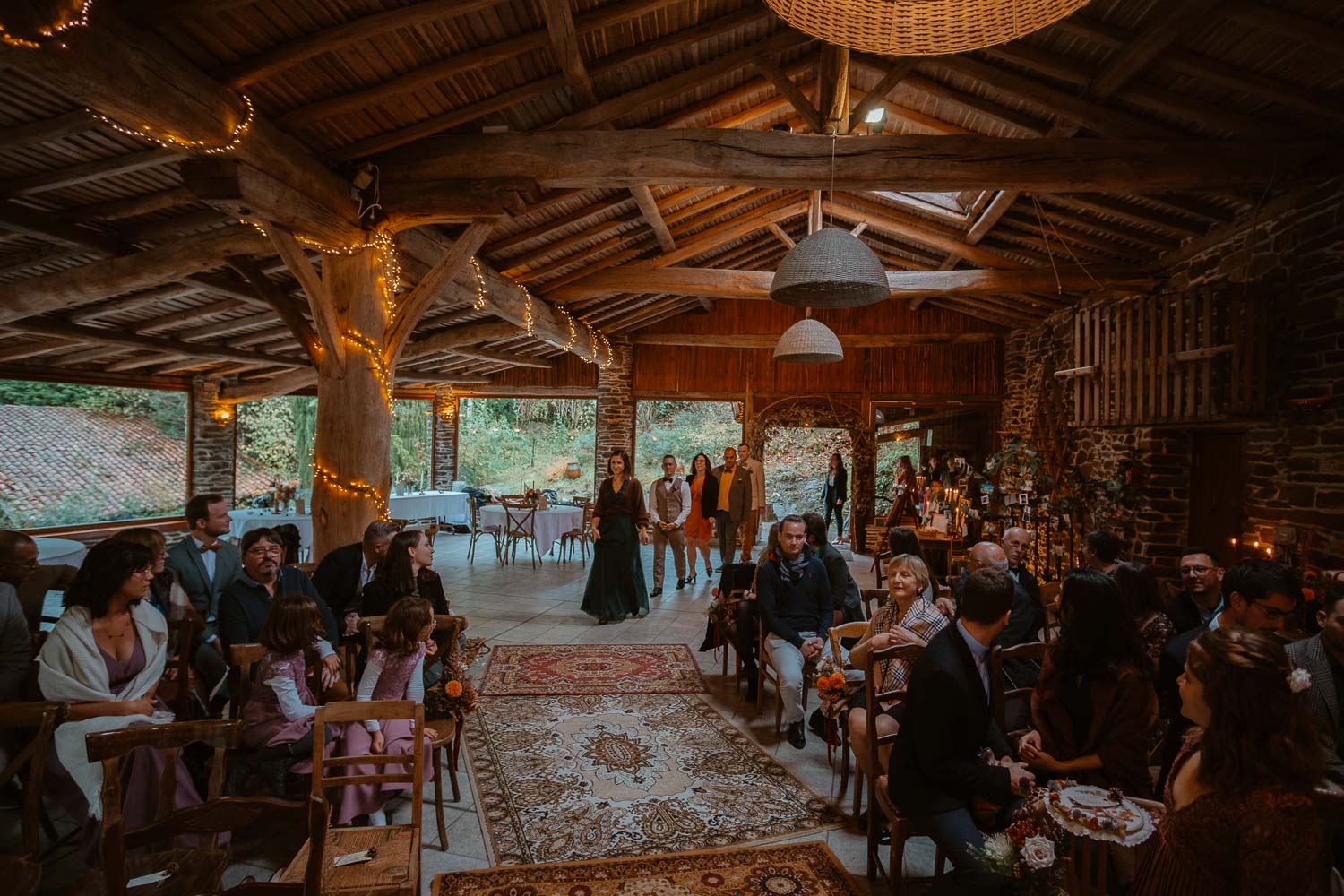 Cérémonie laïque en intérieur sur un mariage automnal près de Nantes