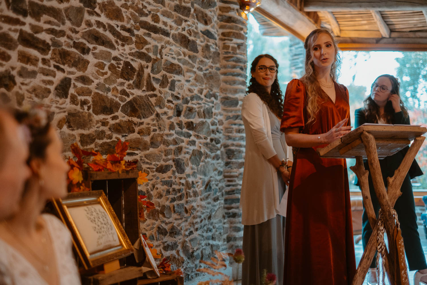 Cérémonie laïque aux teintes d’automne sur un mariage près de Nantes