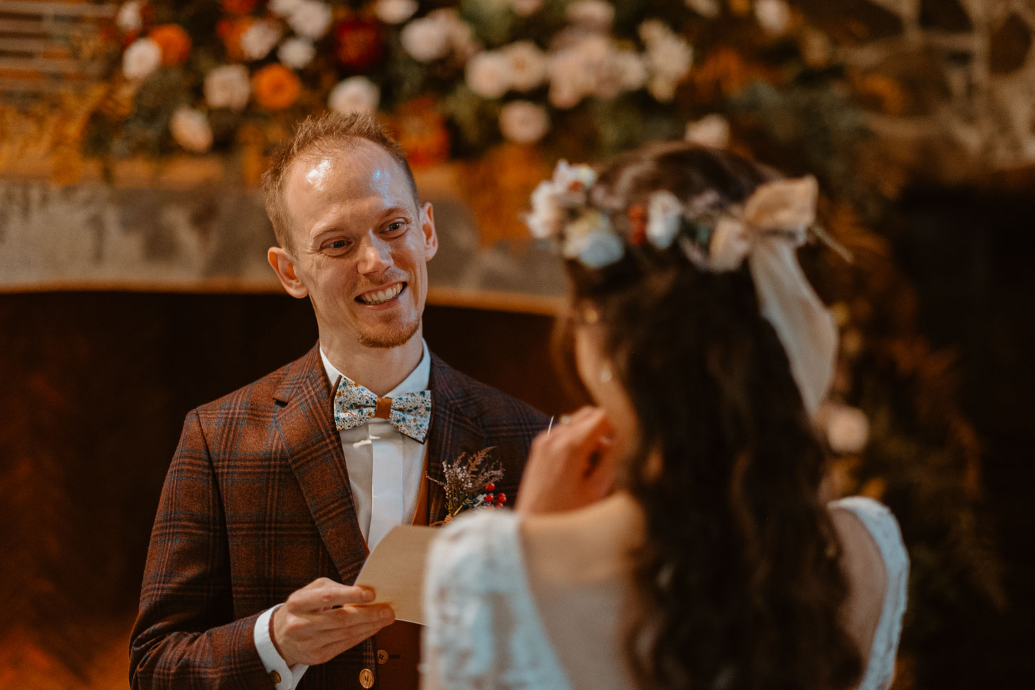 Cérémonie laïque aux teintes d’automne sur un mariage près de Nantes