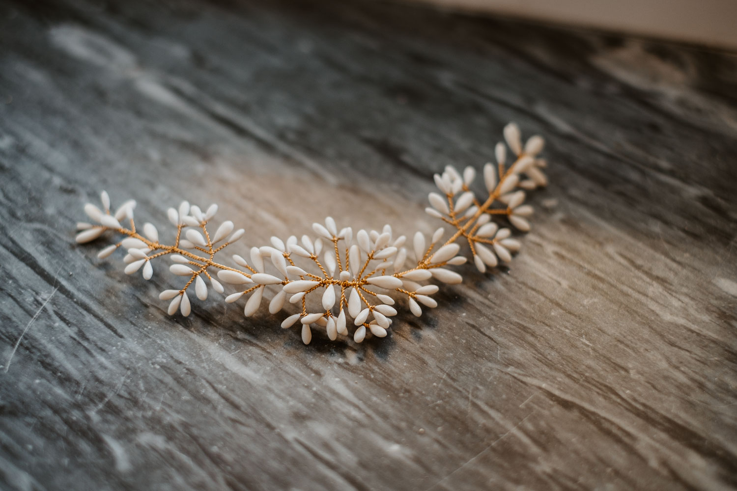 reportage photo préparatifs mariage Nantes — Domaine de la Mazure Chapelle Basse Mer