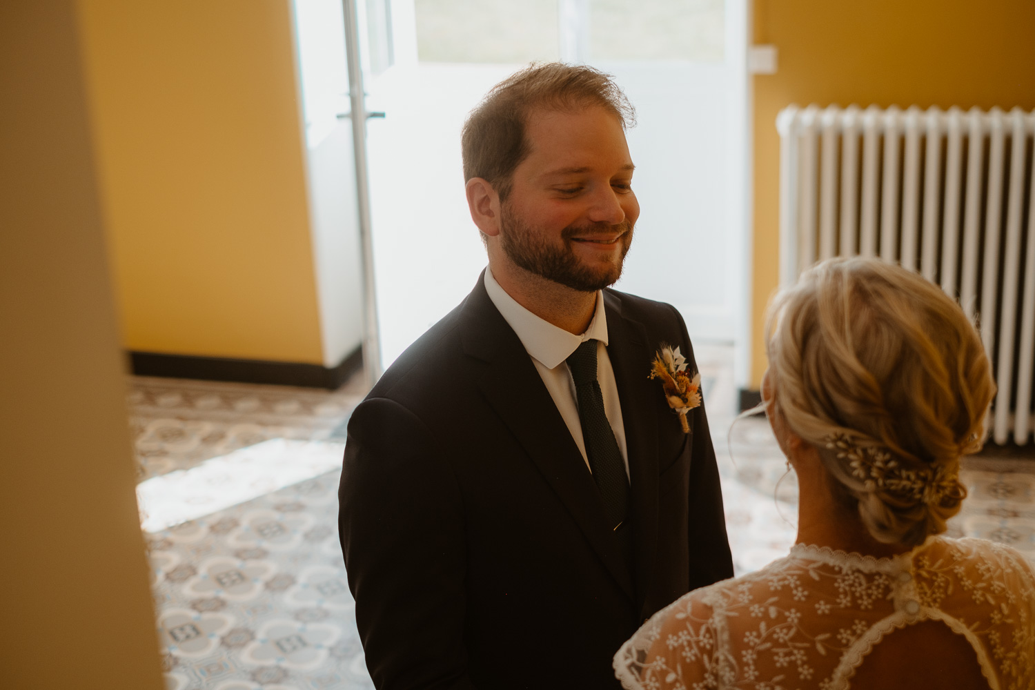 photo first look découverte mariés — Domaine de la Mazure Chapelle Basse Mer