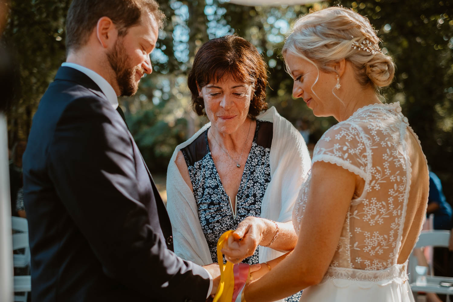 reportage photo mariage lifestyle cérémonie laïque — Domaine de la Mazure Chapelle Basse Mer