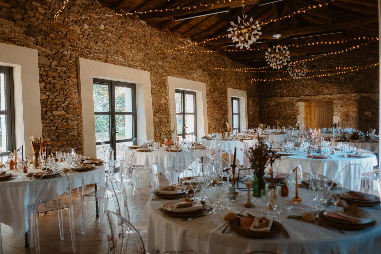 décoration salle tables mariage— Domaine de la Mazure Chapelle Basse Mer