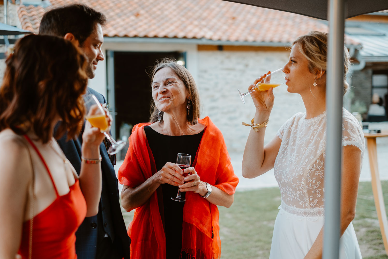 reportage photo lifestyle instants de vie cocktail mariage— Domaine de la Mazure Chapelle Basse Mer